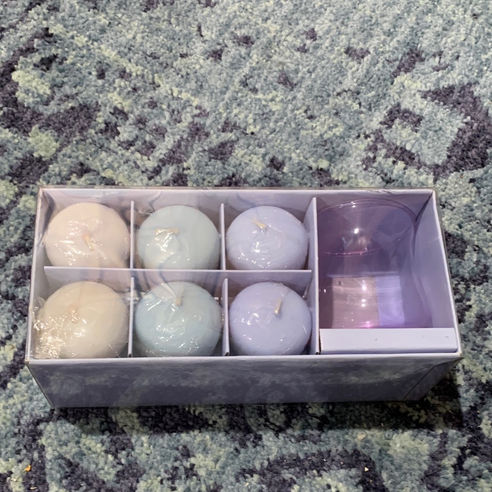 Hallmark Pastel box of 6 floating Candles and glass Holder Set - Picture 1 of 5